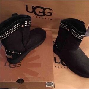 UGG BOOTS WITH SWAROVSKI CRYSTALS